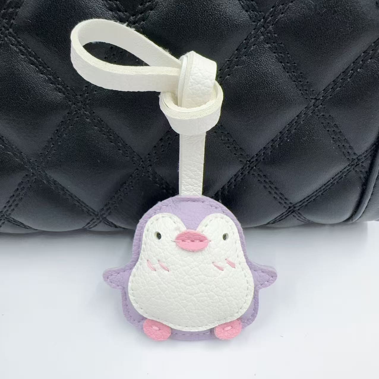 Cute pingüino cuero colgante accesorios de dibujos animados pingüino bolsos joyas colgante al por mayor
