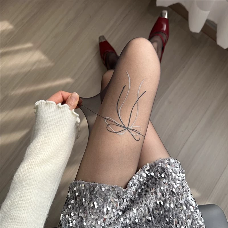 Tattoo with bow, thin silk tights