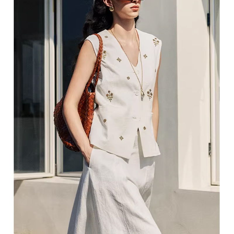 2026 Early Spring New Style V-Neck Sleeveless Vest for Women, French-Style Heavy Floral Embroidery, Elegant and Age-Reducing Linen Jacket 2026 Early Spring New Style V-Neck Sleeveless Vest for Women, French-Style Heavy Floral Embroidery, Elegant and Age-Reducing Linen Jacket