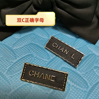 秋冬新款双C胸针长方形仿皮革简约C家LOGO别针气质服装小香风配饰