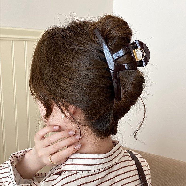 女性用の新鮮な無地のヘアピン、2025年夏の着用アクセサリー、多用途でシンプルな気質のシャーククリップ、後頭部のグリップクリップ|undefined