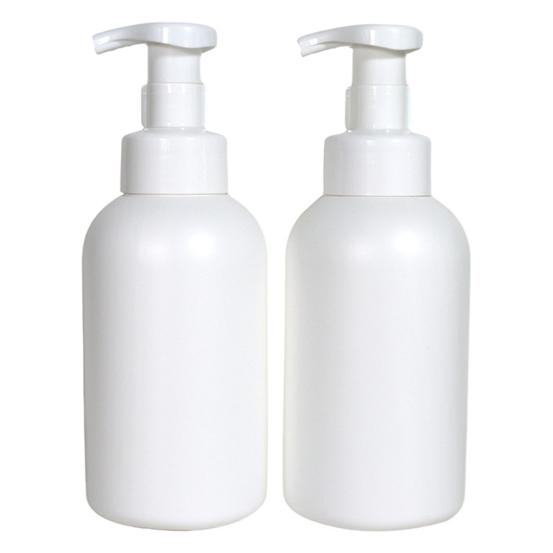 En stock suministro de plástico blanco PE mousse botella 500ML prensa espuma de espuma desinfectante de manos limpiador facial sub-botella