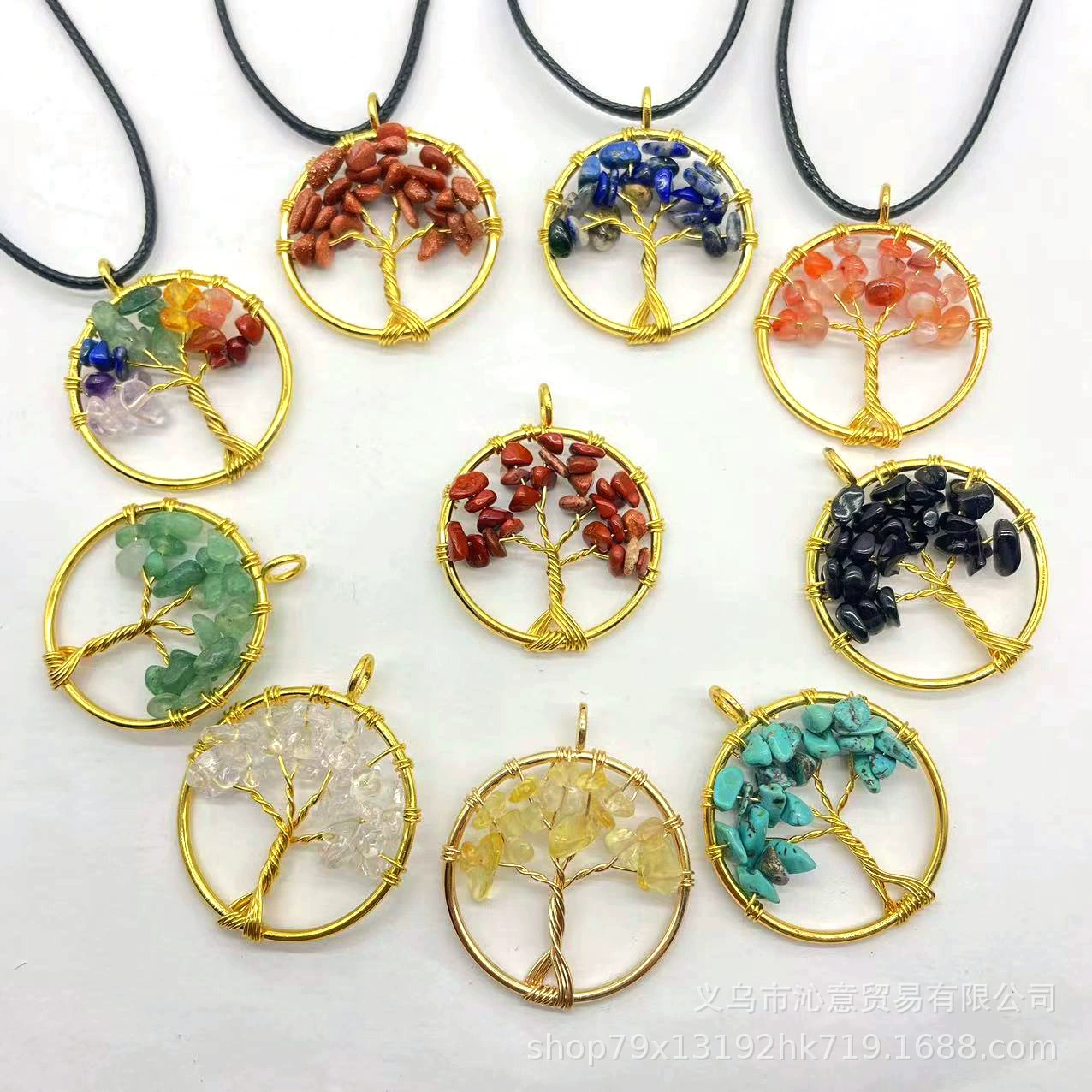 Кулон «Древо жизни» из натурального агата, 30 мм, круглый, с золотой окантовкой, на проволочной подвеске, обернутый гравелом, экологичный аксессуар