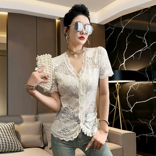 欧洲站显瘦蕾丝镂空勾花小衫女2026夏时尚高级感v领修身百搭上衣