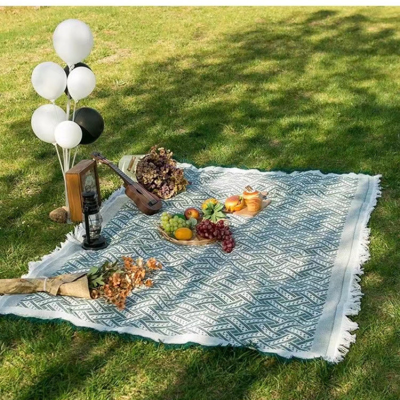 흰색과 녹색 T 체크 피크닉 담요