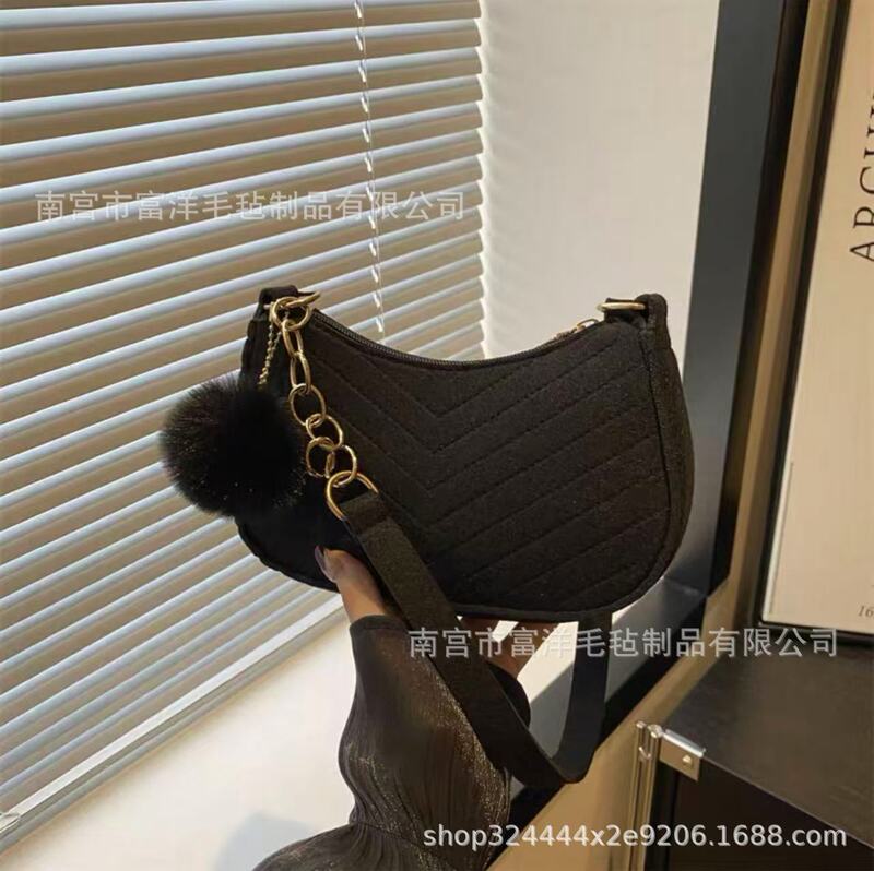 Shoulder Bag for Women 2025 New Felt Bag Niche Design Fashionable Trendy Shoulder Bag Casual Commuting Crossbody Bag for Women Shoulder Bag for Women 2025 New Felt Bag Niche Design Fashionable Trendy Shoulder Bag Casual Commuting Crossbody Bag for Women