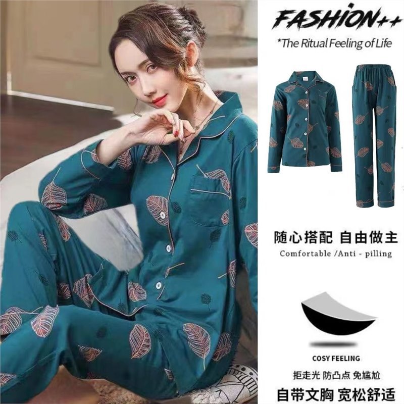 Con el cojín del pecho 857