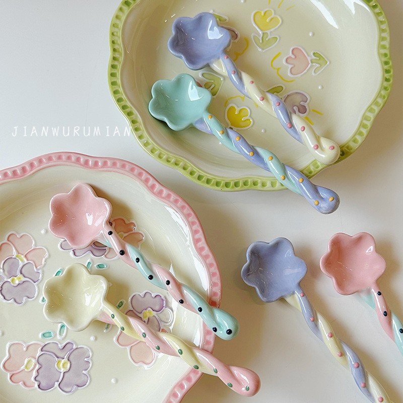 42g Weight Elegant Cute Pastoral Cartoon Ceramics Spoon 1 Piece