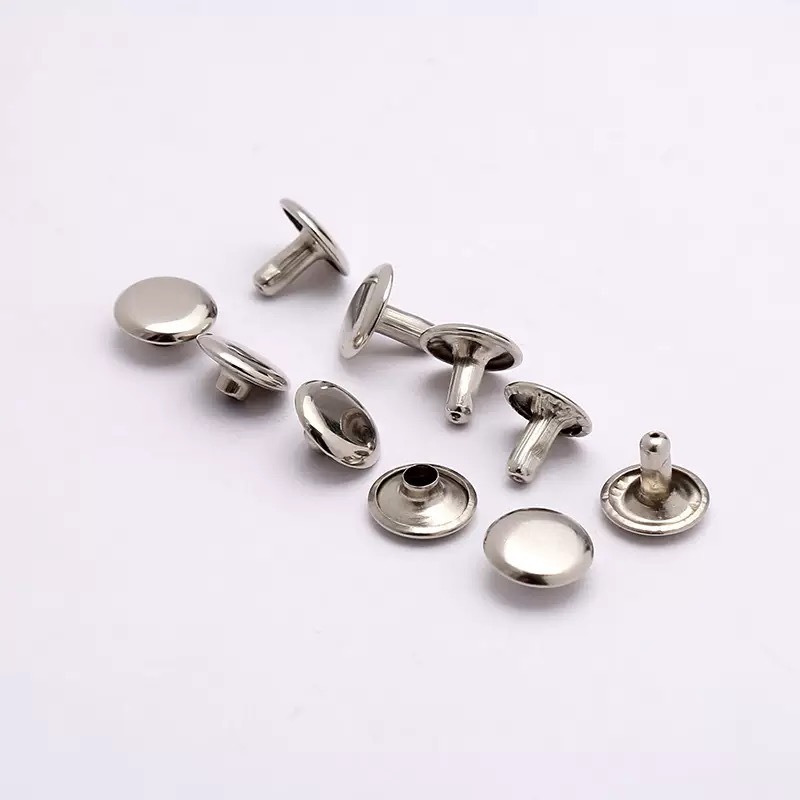 Fabricantes de suministro de 5mm - 12mm de hierro de alta calidad de doble cara remaches sombrero de clavos de clavos de cuero hardware accesorios de ropa