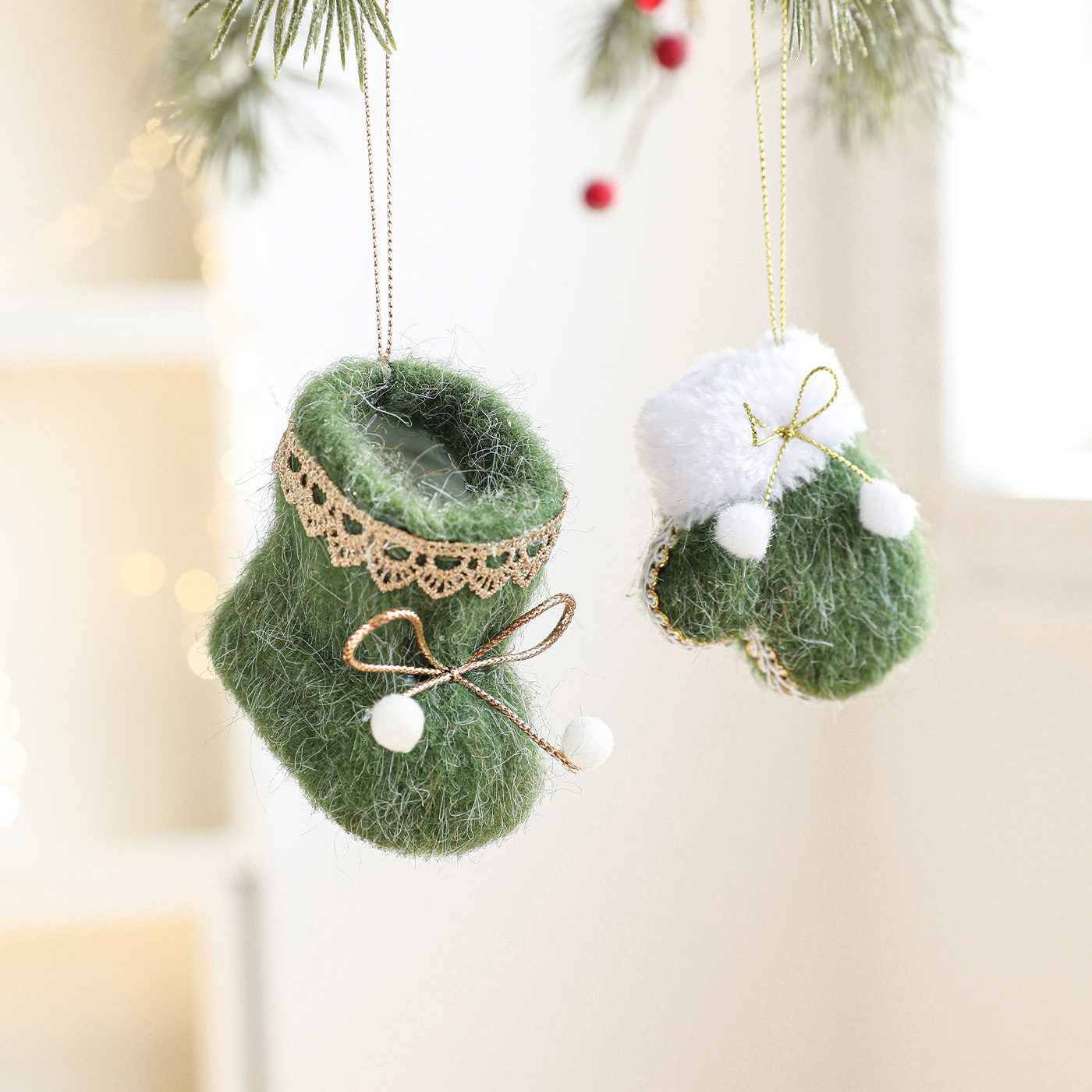 Nuevos colgantes de feltero guantes de tela botas zapatos colgantes de árbol de Navidad decoración pequeña colgantes de adornos