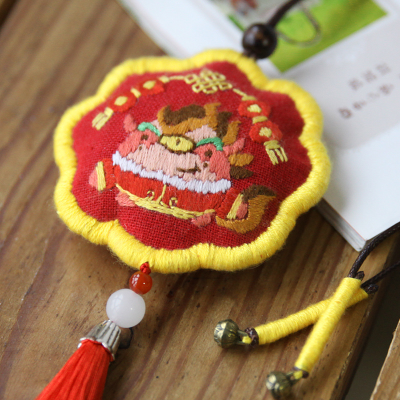 Año Nuevo bordado DIY material hecho a mano paquete xingshi bolsita principiante 12 Zodiaco adornos de coche Lotus bolsa bolsita