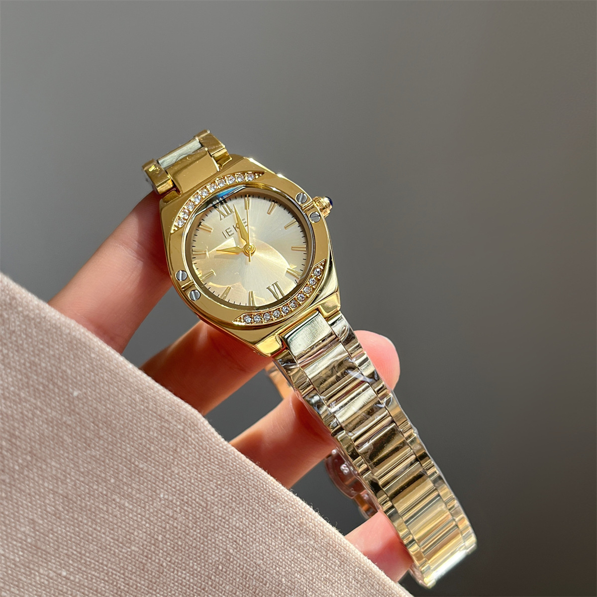 IEKE 2025 新しいラインストーンディスクスチールバンド腕時計、ファッショナブルなスチールバンドクォーツ時計、カジュアルレディース腕時計