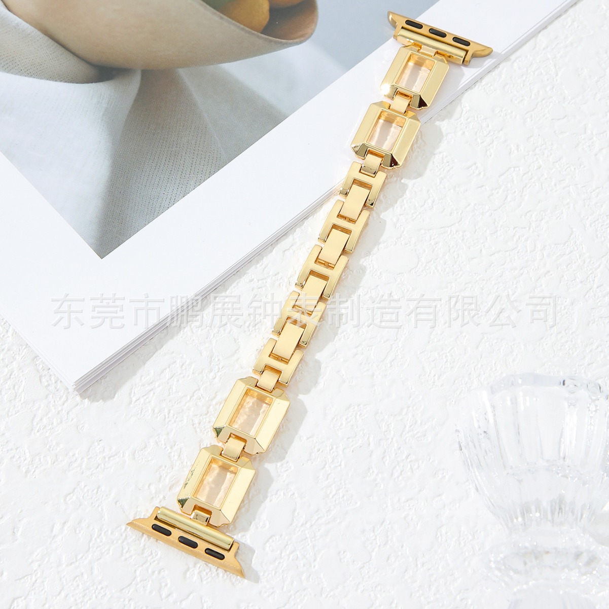 Suitable for Apple AppleWatch8/7/6/se New Square Hollow Small Chanel Style Metal Chain Strap