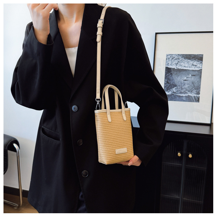 Summer straw woven beach bag 2025 New style seaside vacation handbag, simple and versatile bucket bag, woven crossbody bag undefined