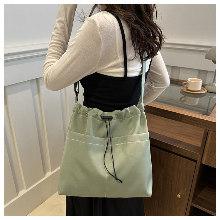 The popular autumn and winter bags for women in 2024: large-capacity crossbody bag, Tote commuter bag, single-shoulder bag, soft undefined