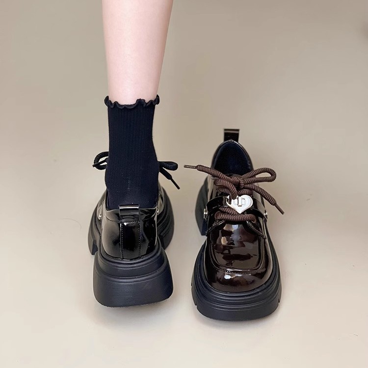 Pequeños zapatos de cuero para mujeres 2025, nuevo estilo de primavera francesa arco retro estilo británico suela gruesa aumentó los zapatos Mary Jane Lefour