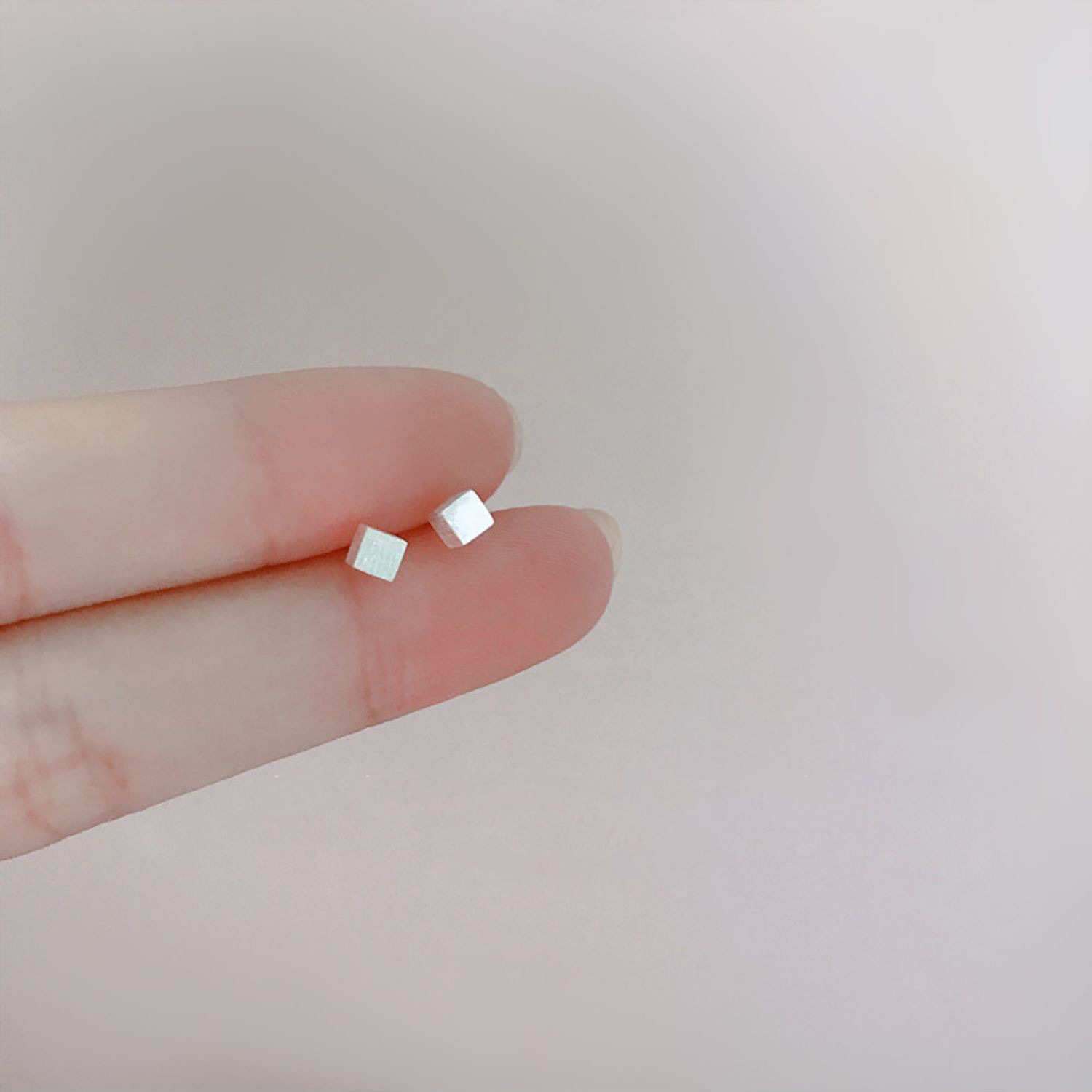 작은 정사각형 벽돌