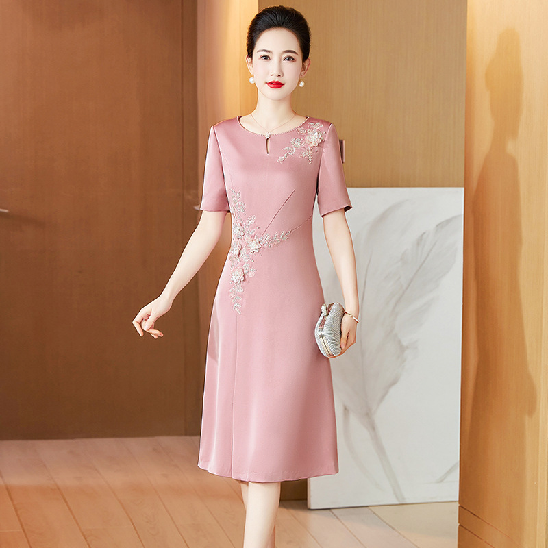 Young Fashionable Mother's Wedding Banquet Dress, New Summer Style, Elegant Dress for Mother-In-Law, Suitable for Everyday Wear Young Fashionable Mother's Wedding Banquet Dress, New Summer Style, Elegant Dress for Mother-In-Law, Suitable for Everyday Wear