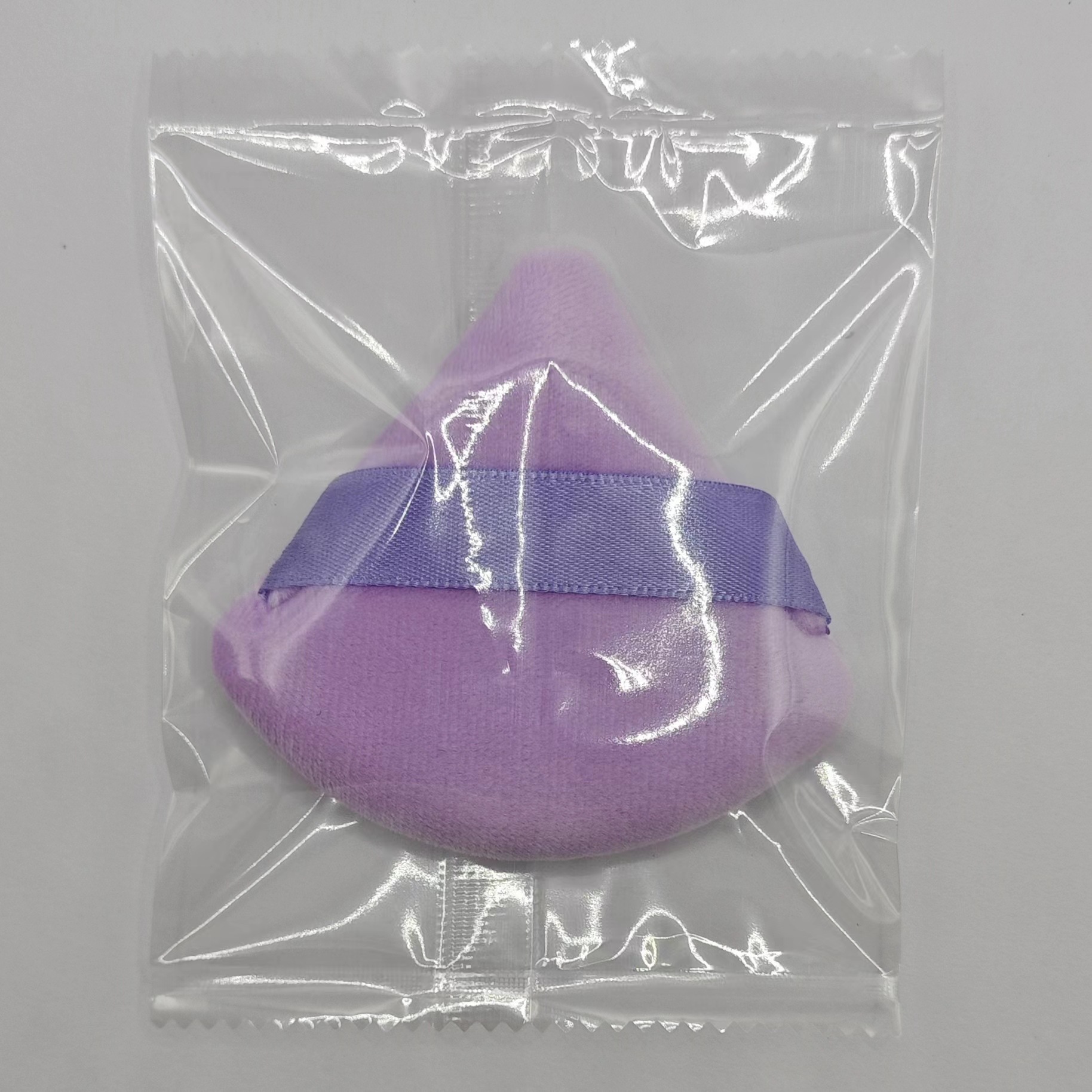 Venta caliente transfronteriza soplo de triángulo en forma de abanico polvo de miel en polvo seco polvo corto de terciopelo flocado soplo de cristal super suave maquillaje soplo