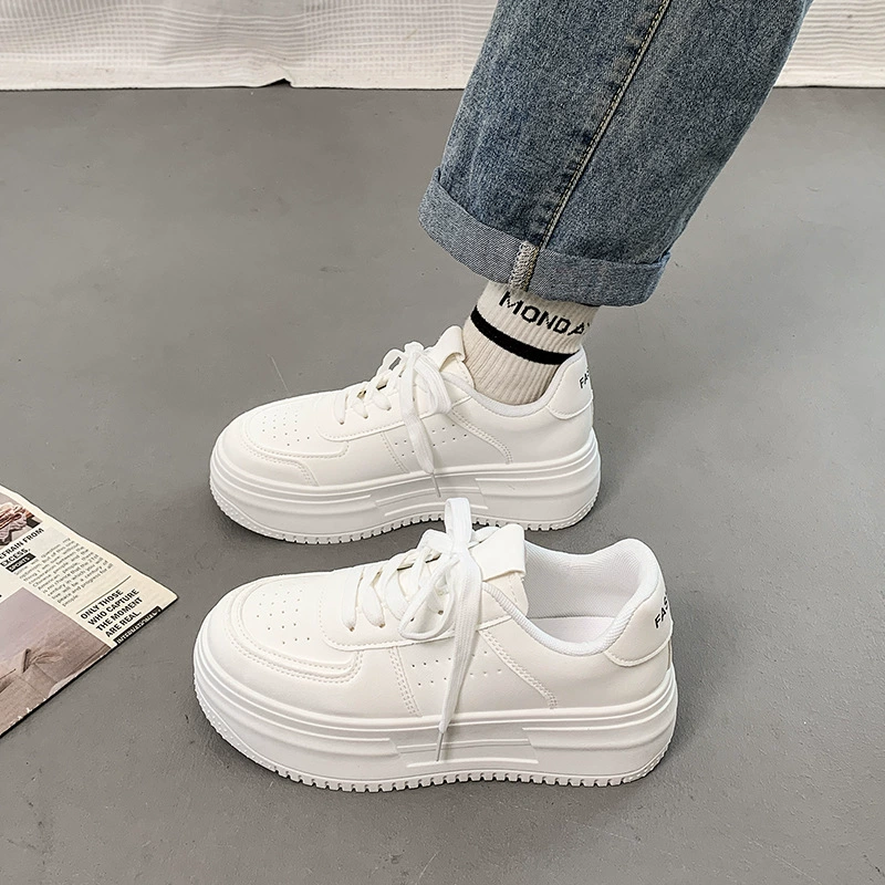 Взрывные маленькие белые туфли на толстой подошве Женская весна и осень увеличены 2025 новые дикие студенческие повседневные кроссовки нишевые туфли