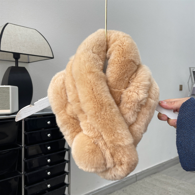 Écharpe en fourrure de renard avec pompons - étole en lapin douce_voghion.com