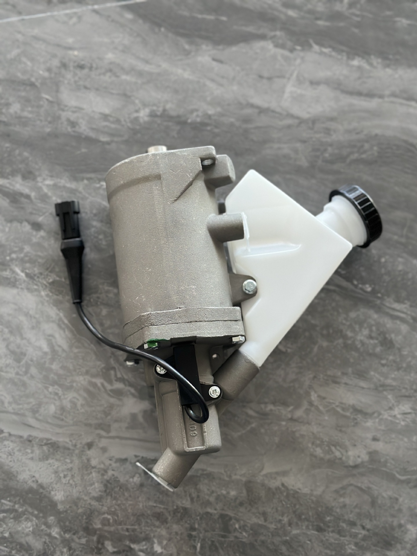 504086387,504151459,5801317167,7.18355 Suitable for Iveco Clutch Master Cylinder