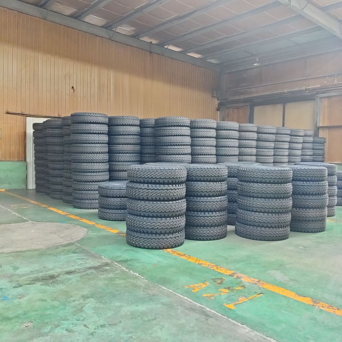 厂供出口订单315/80R22.5 12.00R20 11.00R20 10.00R20钢丝轮胎