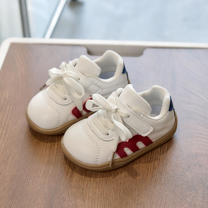 Zapatos deportivos para niños 2026 primavera nuevos zapatos de entrenamiento para niñas con suela suave, zapatos casuales para niños, zapatos para bebés pequeños zapatos blancos