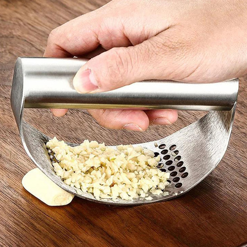 304 stainless steel handheld garlic masher, convenient, labor-saving, multi-purpose bottle opener, garlic peeler, simple kitchen gadget