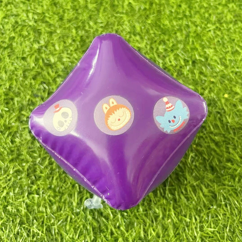 Производитель изготавливает на заказ миниатюрные кости из ПВХ, рекламные игровые коврики для костей и другие игрушки.