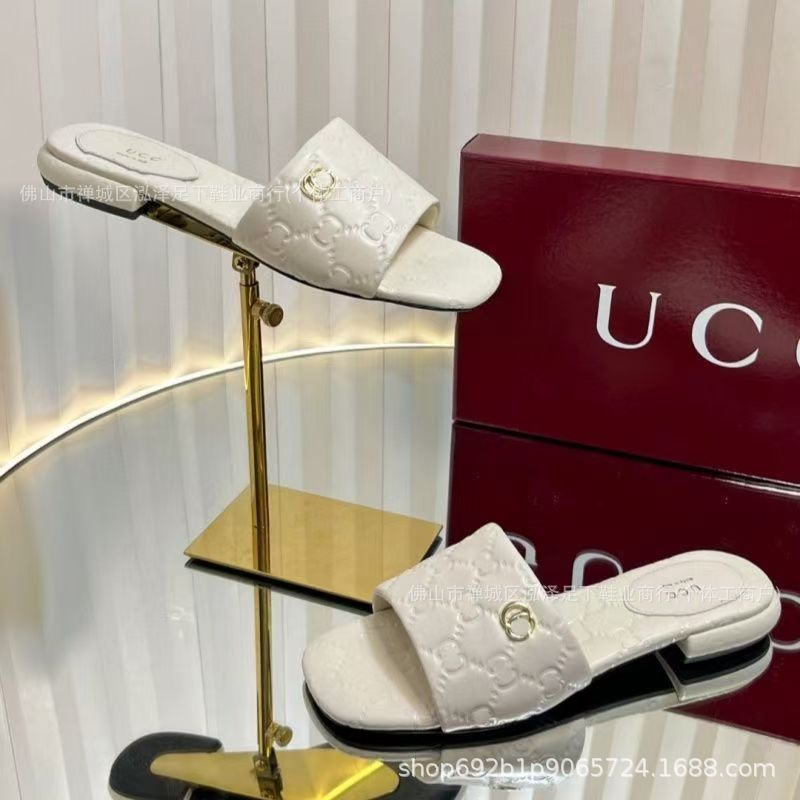 G2026 nuevo fondo plano estampado una palabra zapatillas frías letras antideslizantes casuales zapatillas de playa clásicas zapatillas de mujer