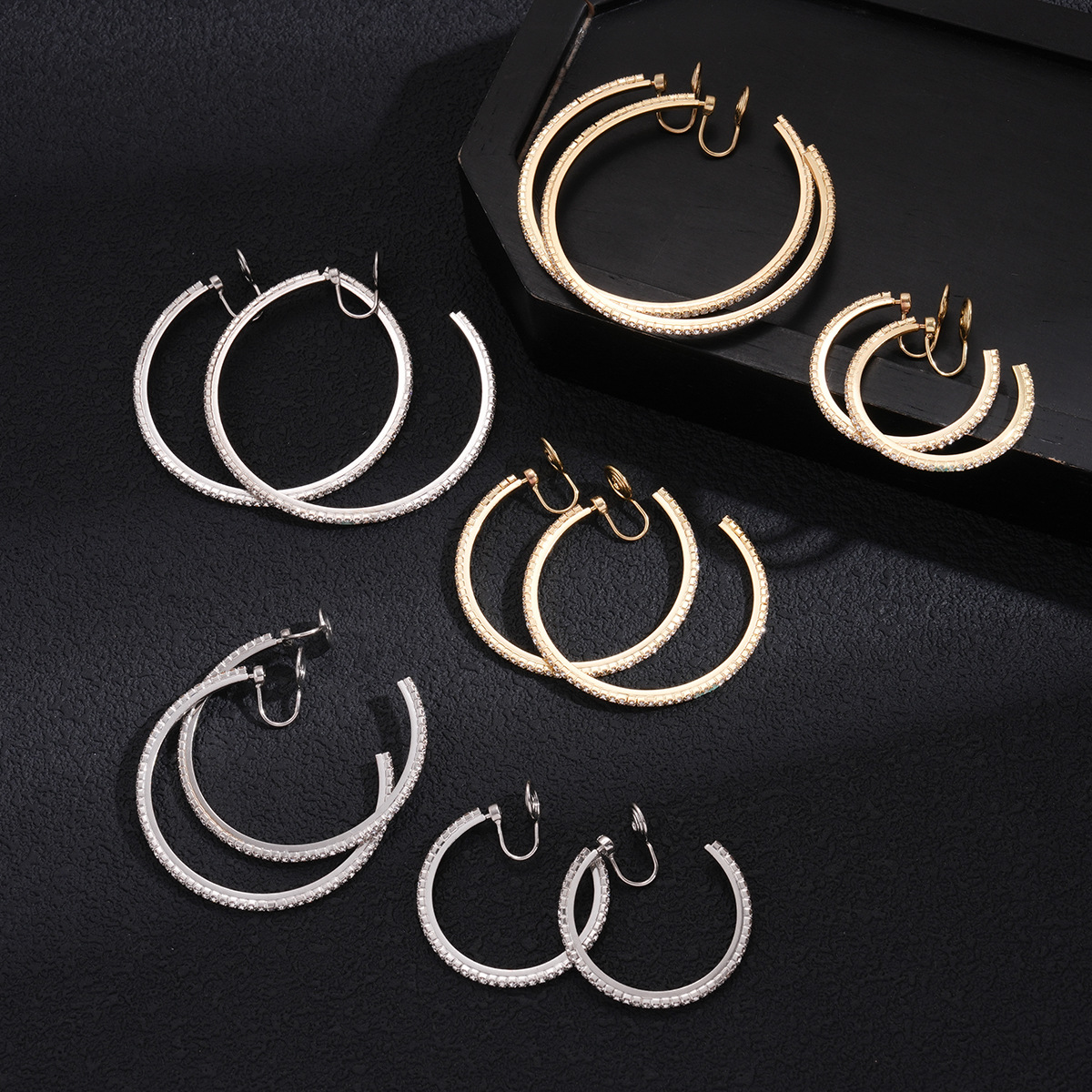 Europa y los Estados Unidos transfronterizos diamantes circular mosquitos bandeja sin agujeros de orejas nicho personalidad alta sensación de moda simple pendientes para mujeres