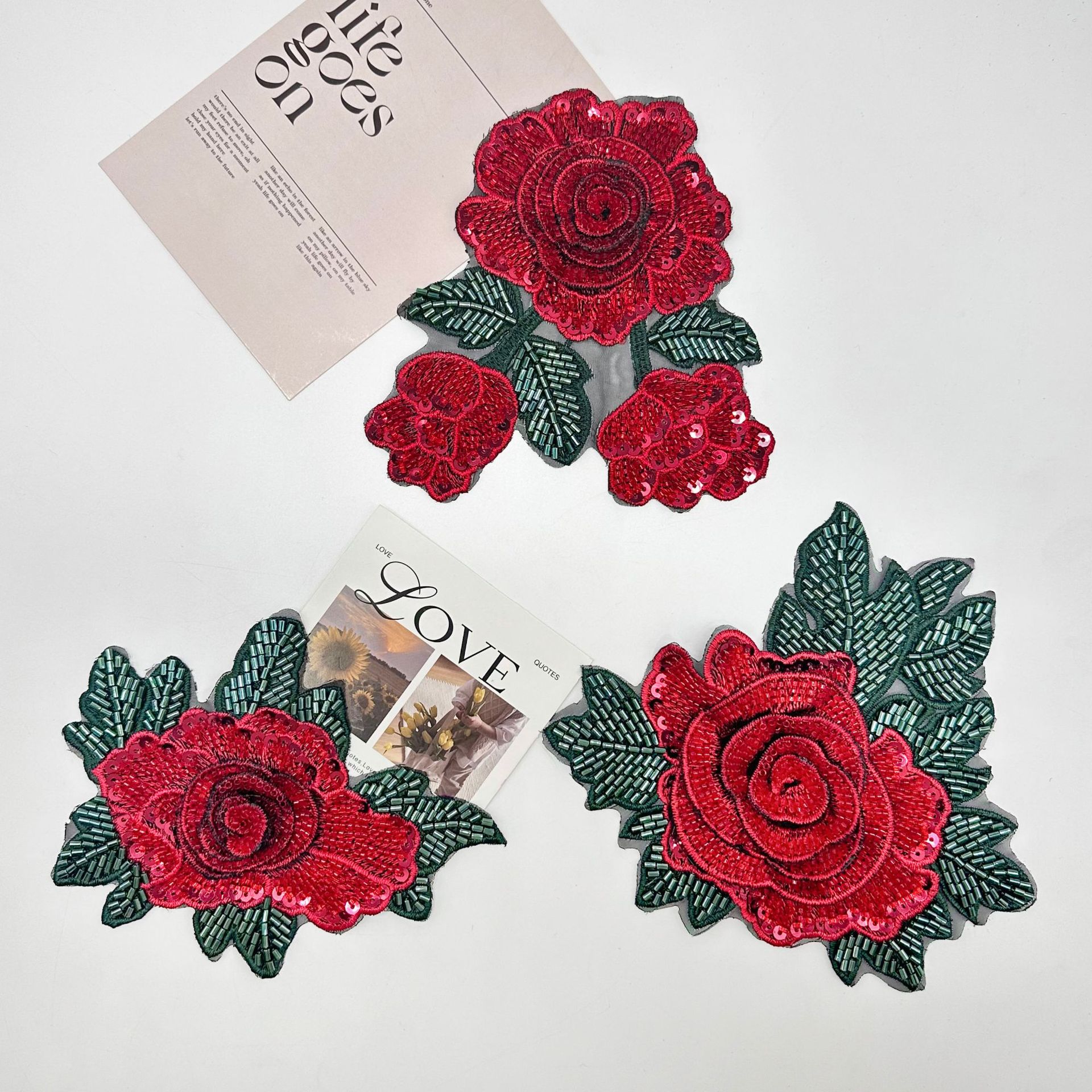 Rosa roja pequeña de alta densidad flor bordado con cuentas pegatinas de tela ropa falda ropa parche de estilo étnico cosido a mano