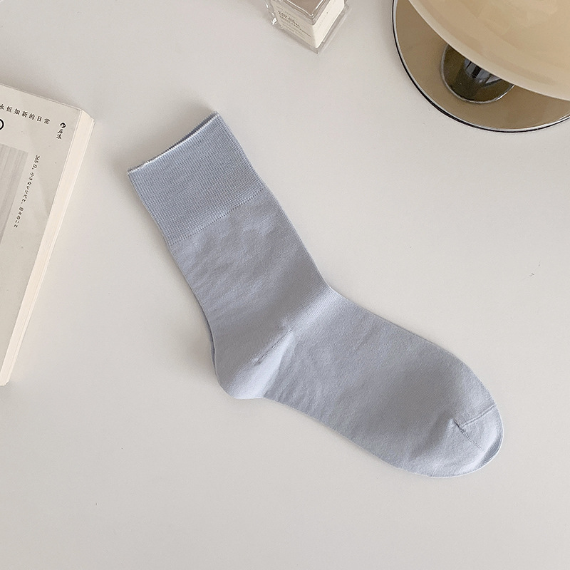 Primavera y verano calcetines de algodón peinados delgados calcetines de confinamiento sin hueso anti-pilling calcetines de moda casual transpirable de color sólido calcetines de pila al por mayor