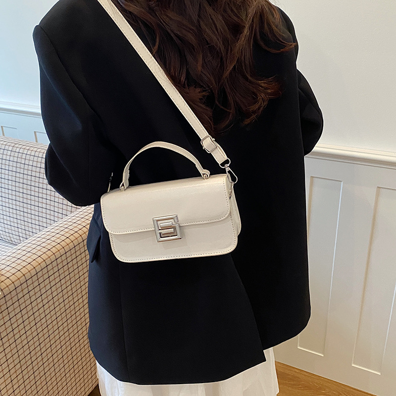 Moda 2026 nuevo retro bolso de hombro bajo la braza, bolso cuadrado de primavera y verano para mujeres, bolso de transporte ocio de estilo extranjero