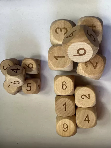 Factory direct in stock 16mm-30mm carved digital dice rounded color game entertainment teaching aids wooden dice