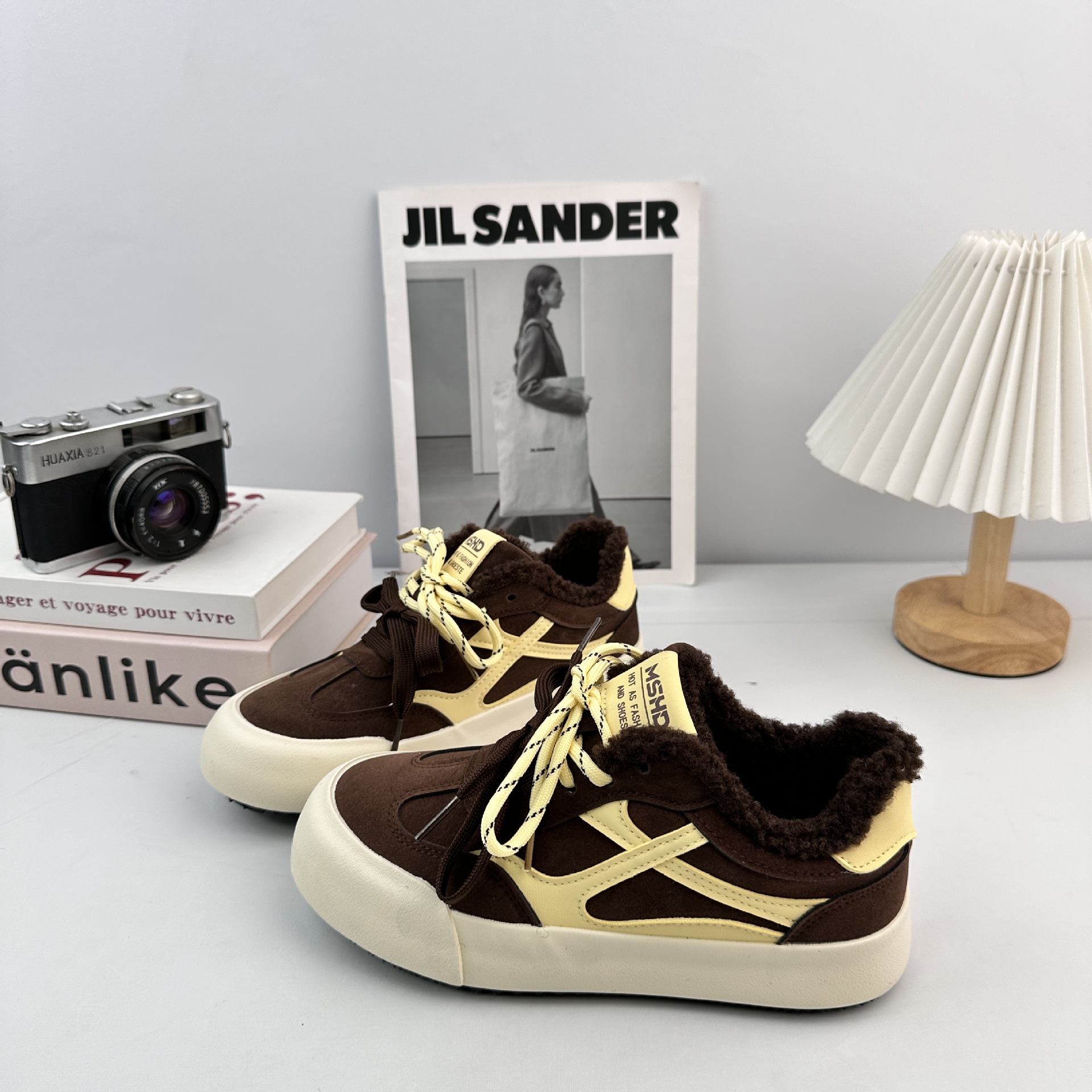 Otoño y invierno zapatos de skate casuales de terciopelo para mujeres belleza de color alemán estilo de moda doble cordón zapatos de entrenamiento alemán nicho
