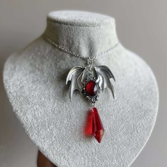 レトロゴシックバロックルビークリスタルネックレスコウモリの羽ビクトリア朝スタイルオルタナティブファッション新しい