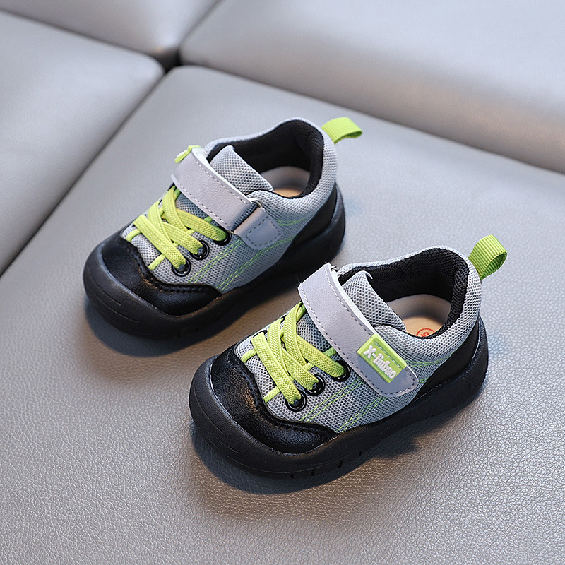 Primavera y otoño nuevo estilo Xiaoliubao 1-2 años antideslizante Baotou zapatos para niños pequeños zapatos de lona de suela suave antideslizante para niños y niñas