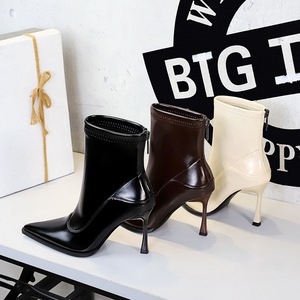 7933-1 European and American style fashionable women's boots with pointed high-end fine heels and a zipper at the b