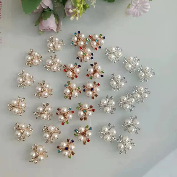Plastic Three-Pearl Flower Centers DIY Gold-Plated High-Gloss Three-Pearl Flower Centers for Clothing Accessories and Traditional Style Hair Ornament Materials