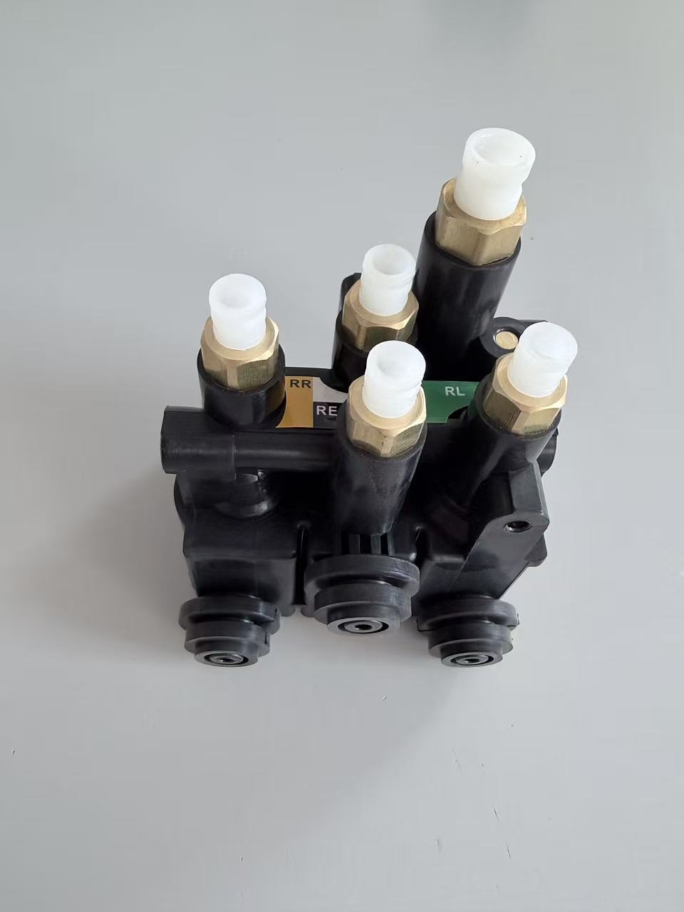 Air pump distribution valve LR070246 is suitable for Land Rover L405L494 rear LR113342 shock absorber valve manufacturer