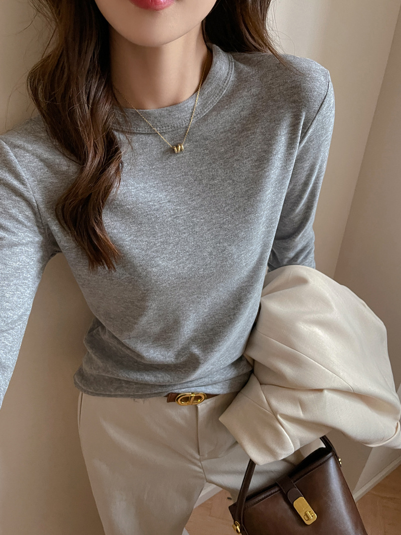 Base body-friendly long-sleeve with a round collar