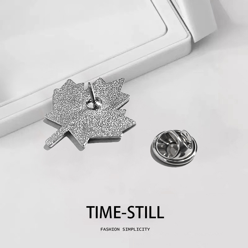 Broche drapeau feuille d'érable du canada, émail rouge pin_voghion.com