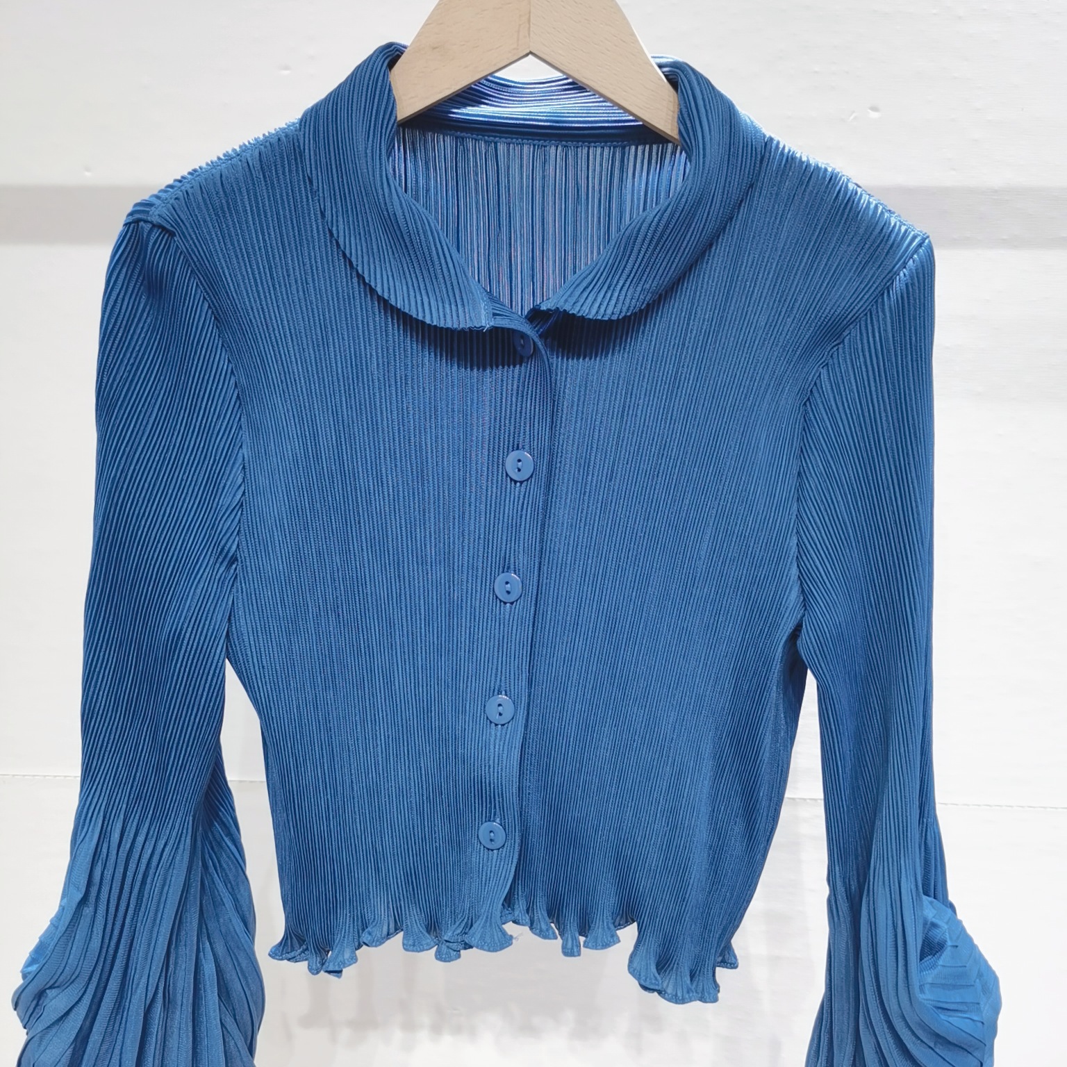 Otoño y primavera nueva llegada estilo de gama alta plisado puff mangas de moda de gama alta adelgazamiento temperamento pequeños pliegues superiores