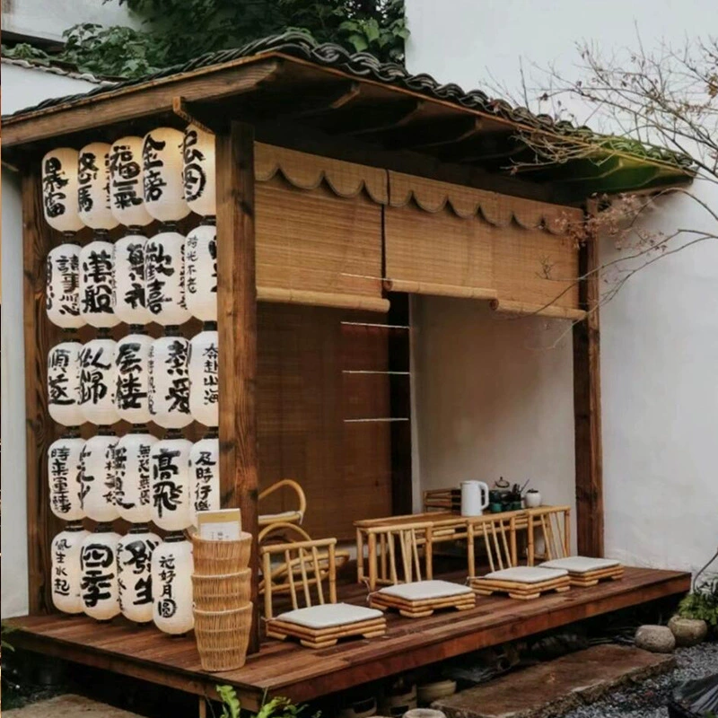 Чистый красный соломенный деревянный дом, чайная комната, ландшафтная наружная антикоррозийная древесина, небольшой сельский двор, фермерский дом, старинный соломенный павильон