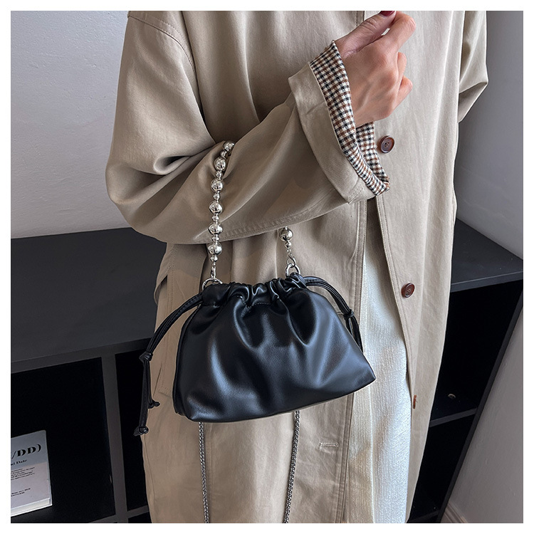 Women's Small Pu Leather Solid Color Elegant Magnetic Buckle Bucket Bag display picture 4