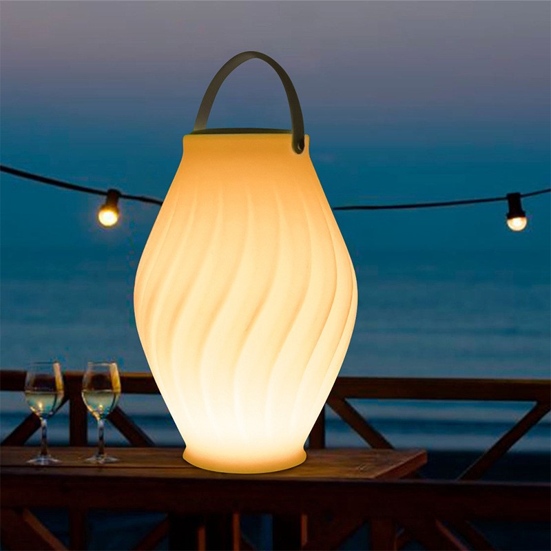 Ventas transfronterizas calientes portátiles inalámbricas altavoces Bluetooth LED 16 colores luz nocturna altavoces creativos PE rotomolding altavoces