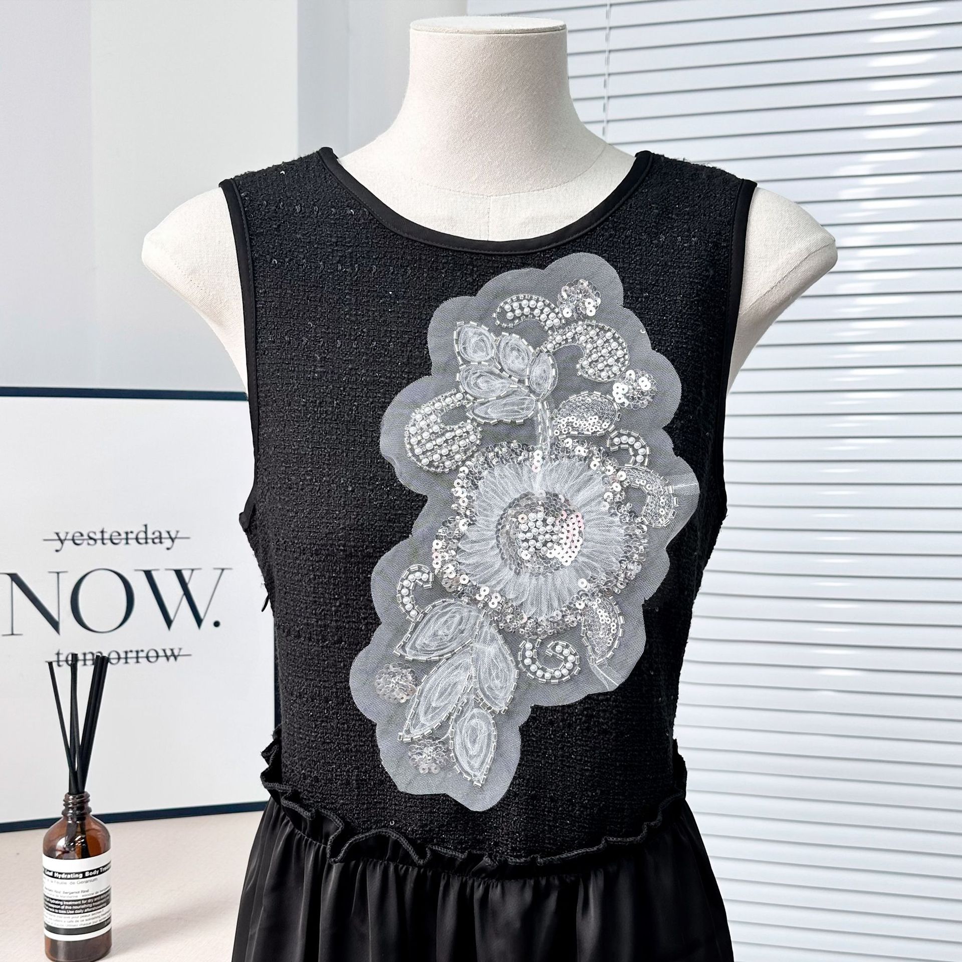Flores de encaje, perlas de clavos, sequillas, vestidos, camisas, trajes de baile, ropa, pañuelos, accesorios