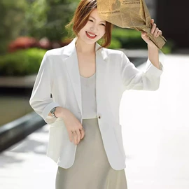 女式毛呢外套;女式针织衫;小西装